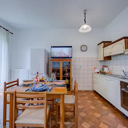 Apartment Charming La Gelosia Few Min From - Happy Monvalle